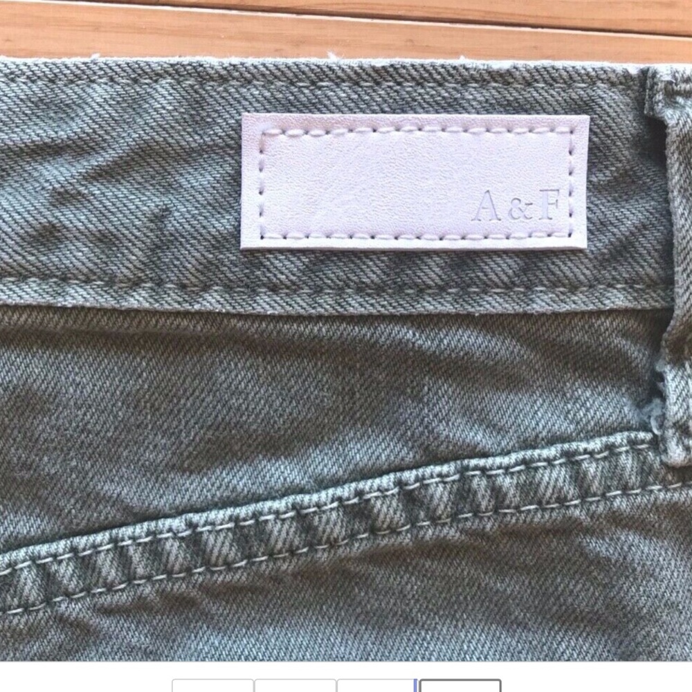 **LAST CALL** NWT ABERCROMBIE & FITCH 25/0 Olive Denim High Rise Jean Shorts - Picture 3 of 3